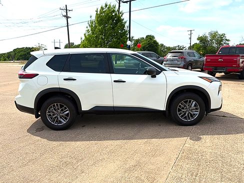 Certified 2025 Nissan Rogue S image 4