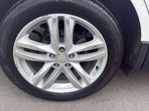 Used 2018 Chevrolet Equinox Premier image 13