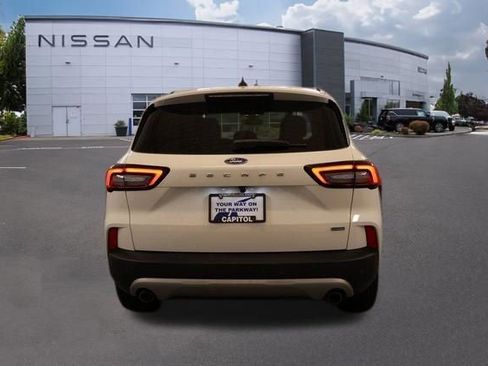 Used 2025 Ford Escape SE w/ PHEV Premium Package FWD image 3