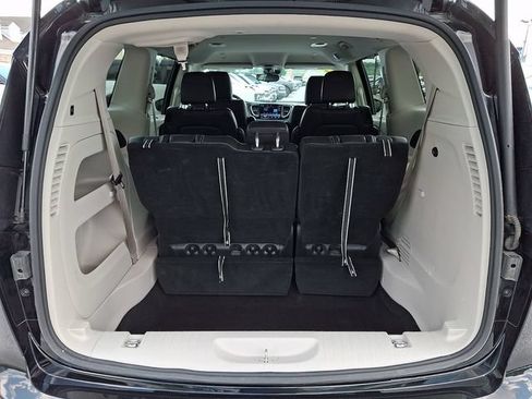 Used 2024 Chrysler Pacifica Touring-L FWD image 38