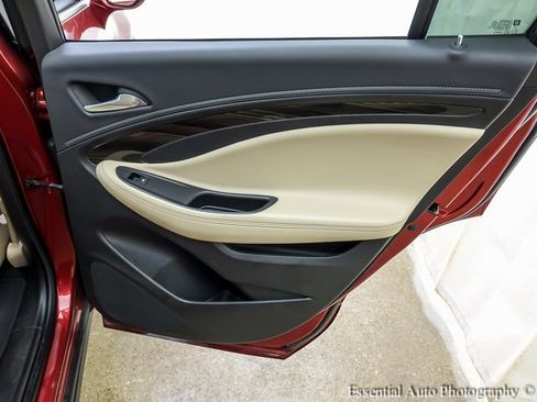 Used 2019 Buick Envision Essence image 23