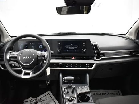 Used 2024 Kia Sportage LX image 19