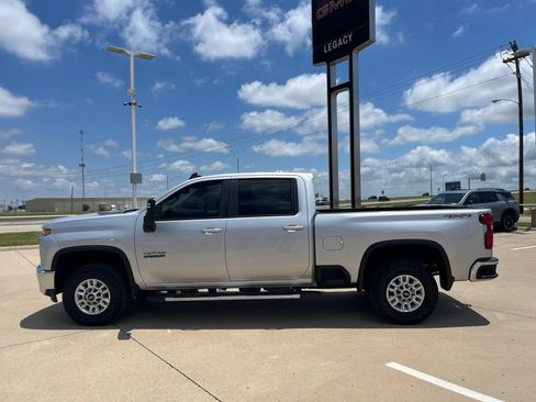 Used 2021 Chevrolet Silverado 2500 LT w/ Texas Edition AWD/4WD image 3