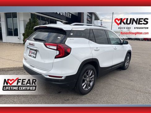 Used 2023 GMC Terrain SLT image 11
