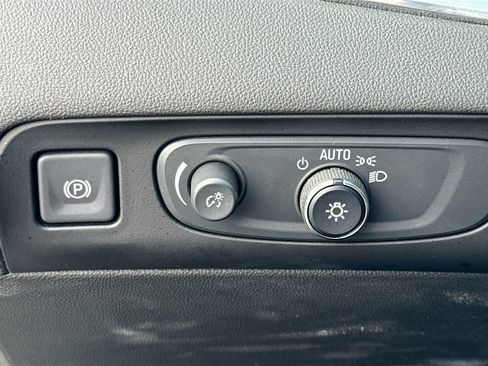 Used 2020 Buick Enclave Essence AWD/4WD image 10