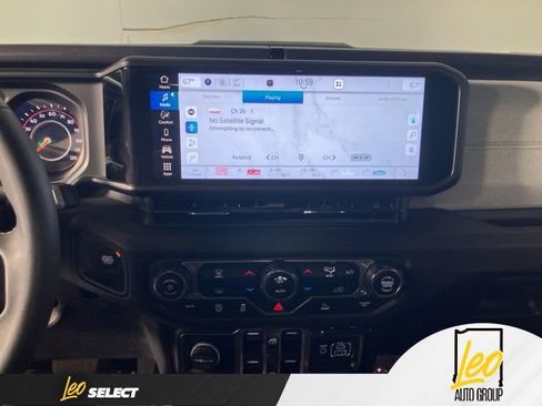 Used 2024 Jeep Gladiator Sport image 12