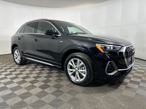 Used 2022 Audi Q3 2.0T Premium w/ Convenience Package image 2