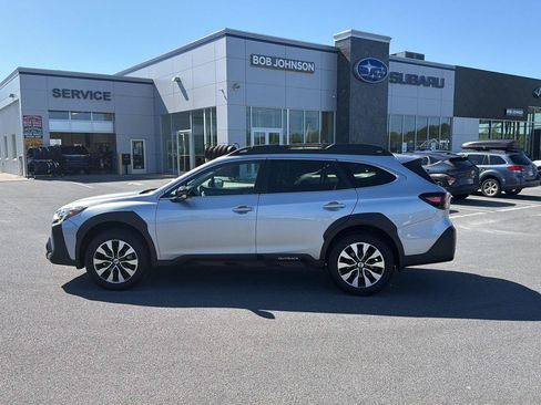 Used 2023 Subaru Outback Limited AWD/4WD image 6