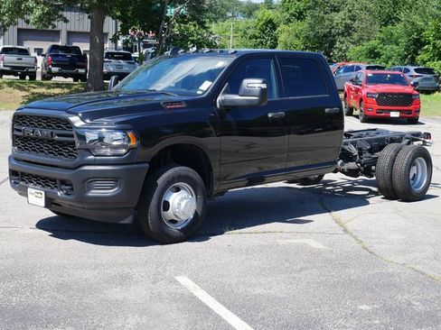 New 2024 RAM 3500 Tradesman image 3