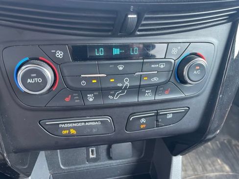 Used 2017 Ford Escape Titanium FWD image 39