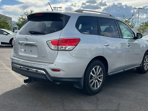 Used 2016 Nissan Pathfinder SV FWD image 5