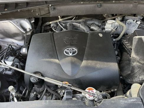 Used 2018 Toyota Highlander XLE FWD image 36