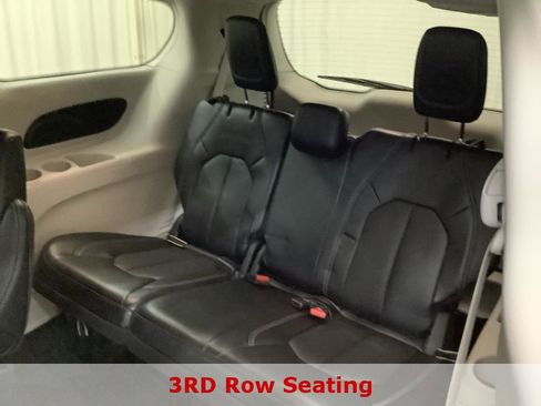 Used 2024 Chrysler Pacifica Touring-L image 24