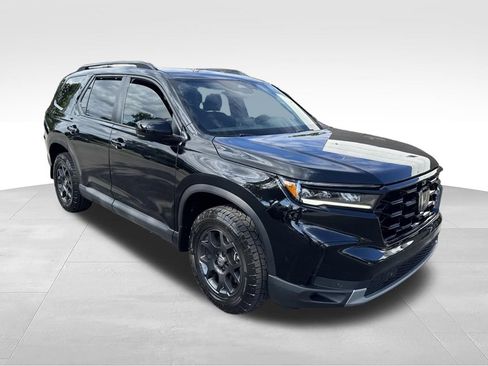 Used 2025 Honda Pilot TrailSport image 1