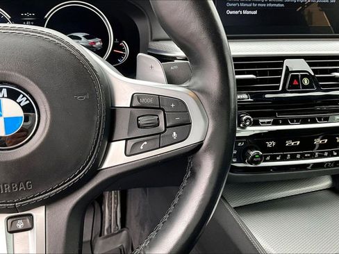 Used 2018 BMW M550i xDrive image 19