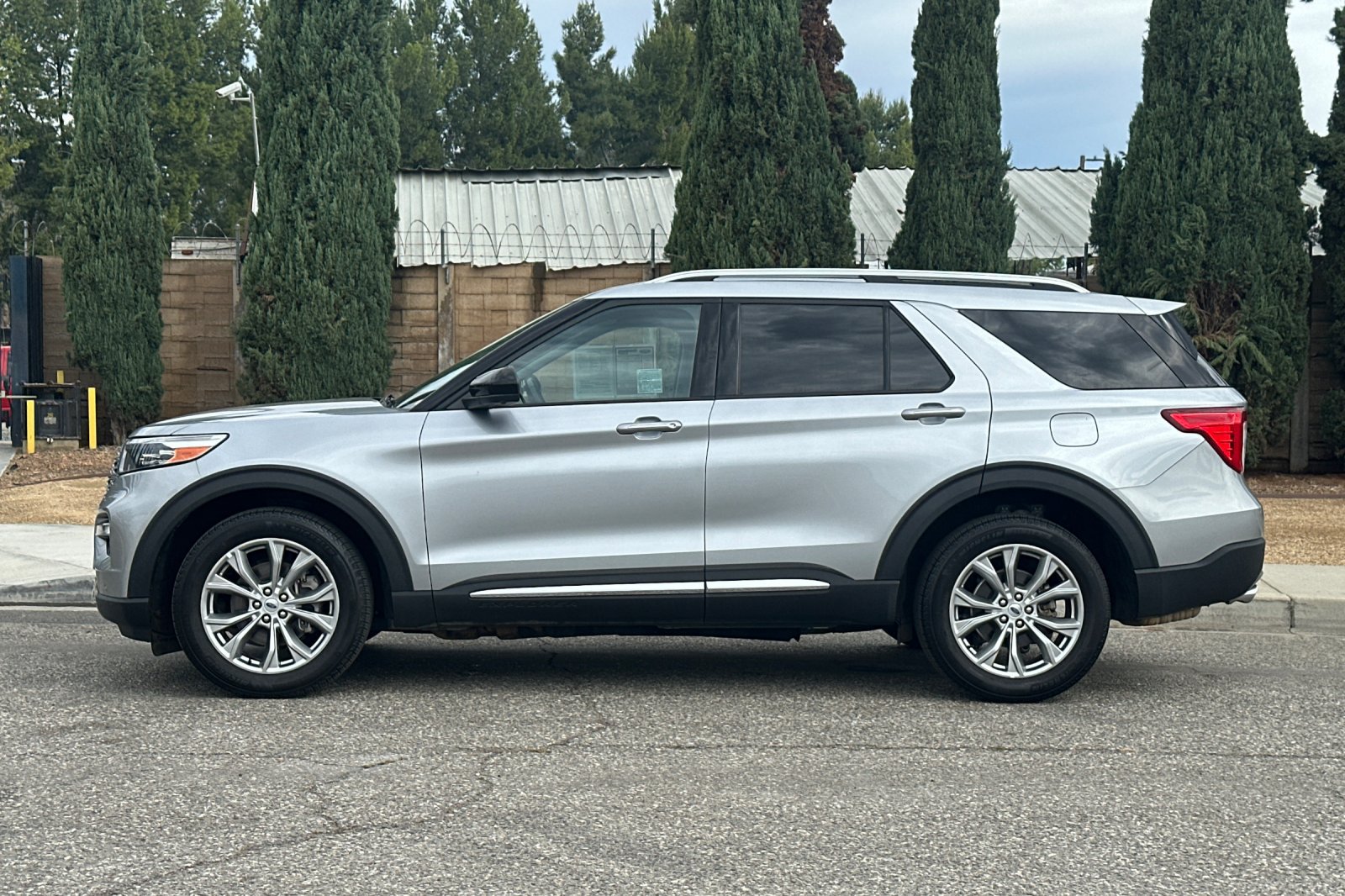 Used 2023 Ford Explorer Limited AWD/4WD image 7