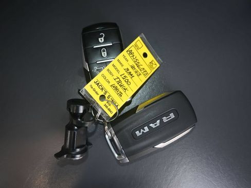 Used 2023 RAM 1500 Laramie AWD/4WD image 29