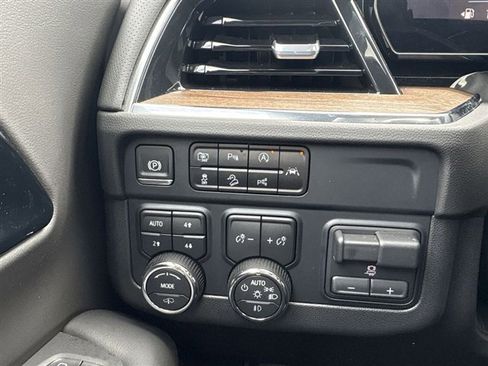 Certified 2025 Chevrolet Tahoe High Country image 18