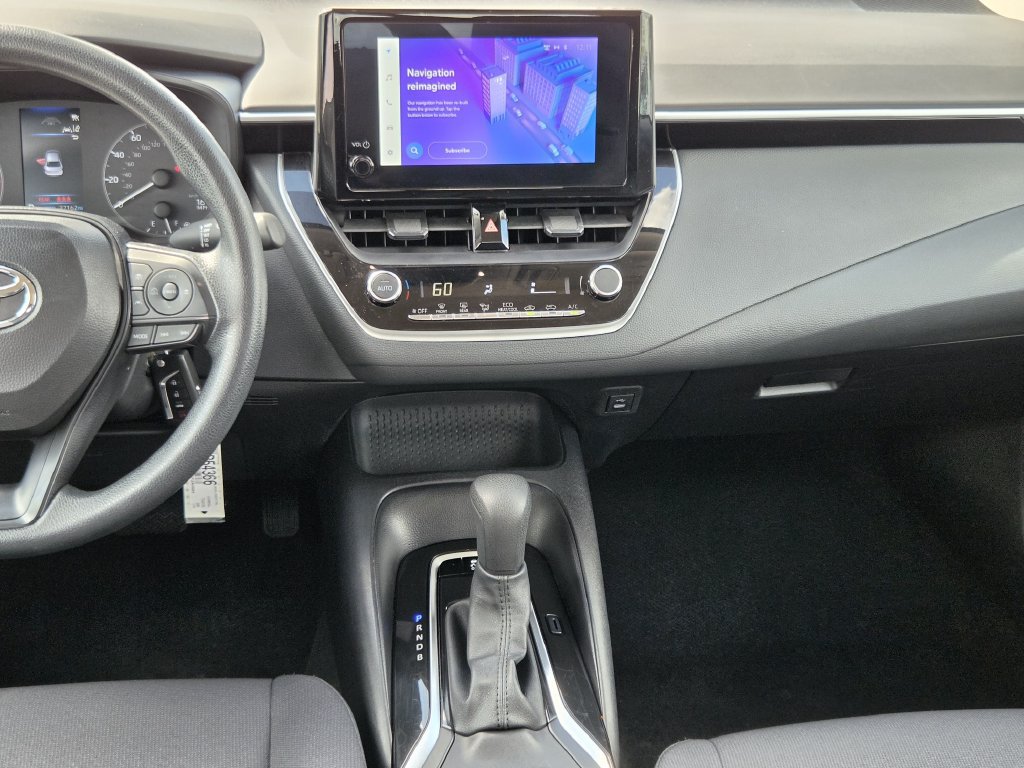 Used 2025 Toyota Corolla LE FWD image 17