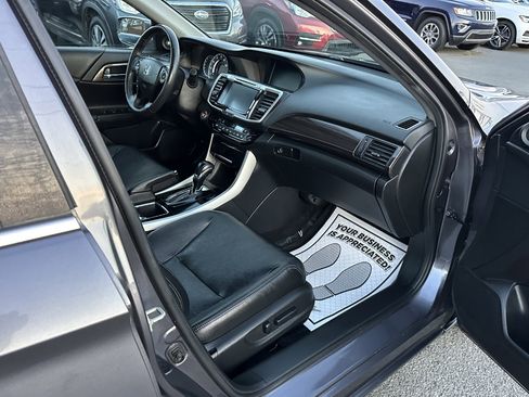 Used 2017 Honda Accord EX-L image 13