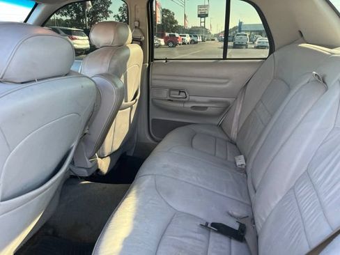 Used 2000 Ford Crown Victoria LX RWD image 12