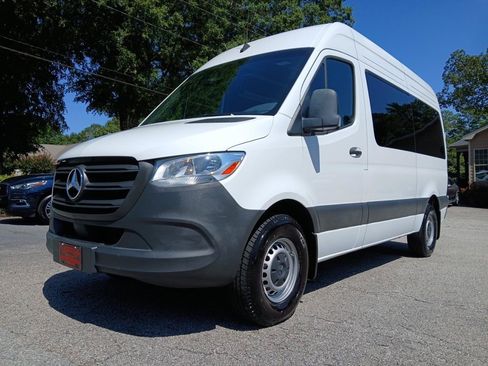 Used 2024 Mercedes-Benz Sprinter 2500 image 2