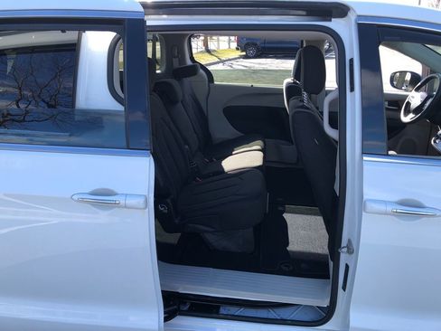 Used 2017 Chrysler Pacifica Touring Plus image 27