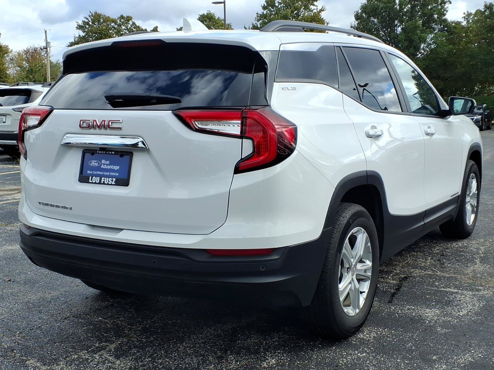 Used 2024 GMC Terrain SLE w/ Driver Convenience Package FWD image 3