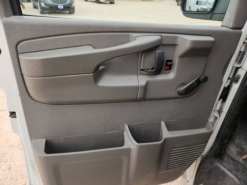 Used 2012 Chevrolet Express 2500 image 10