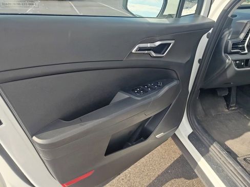 Used 2025 Kia Sportage LX FWD image 5