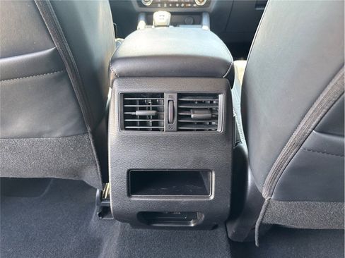 Used 2023 Mitsubishi Outlander SE image 39