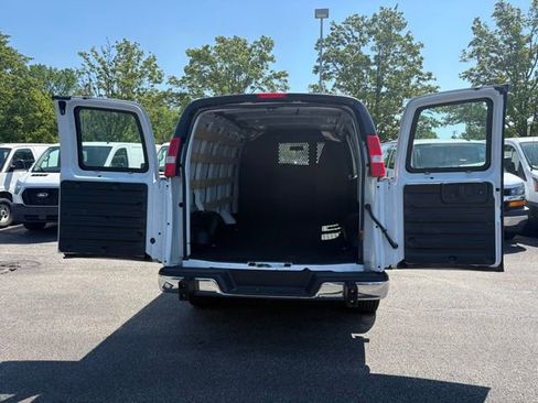 Used 2024 GMC Savana 2500 w/ Driver Convenience Package RWD image 7