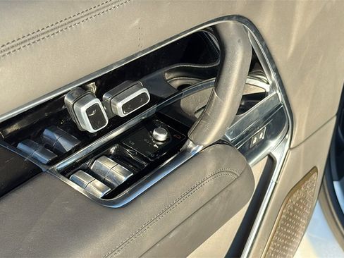 Used 2024 Land Rover Range Rover Long Wheelbase Autobiography image 13