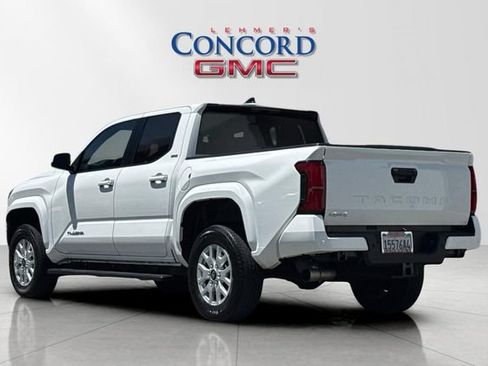 Used 2024 Toyota Tacoma SR5 w/ SR5 Upgrade Package AWD/4WD image 6