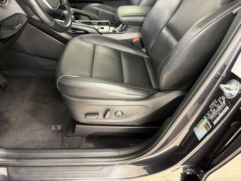 Used 2025 Kia Telluride S FWD image 5