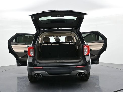 Used 2022 Ford Explorer Platinum w/ Equipment Group 601A image 32