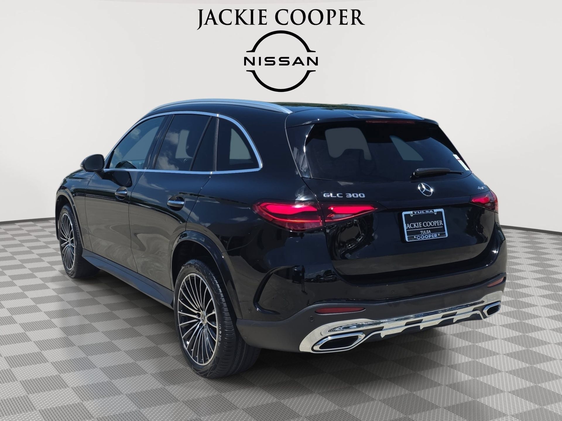 Used 2025 Mercedes-Benz GLC 300 4MATIC image 7