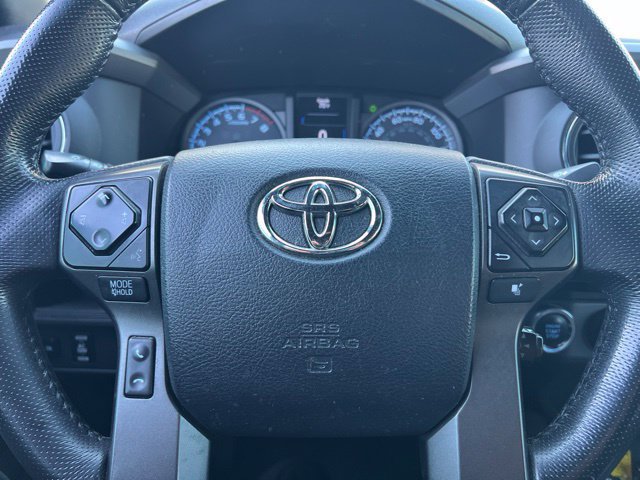 Used 2016 Toyota Tacoma TRD Off-Road w/ Premium & Technology Package AWD/4WD image 24