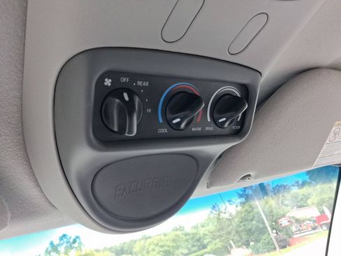 Used 2005 Ford Excursion XLT AWD/4WD image 37