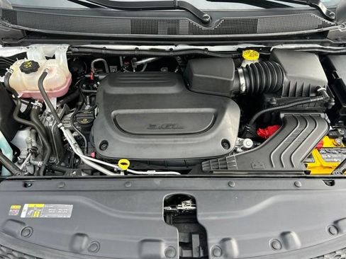Used 2024 Chrysler Voyager LX FWD image 21