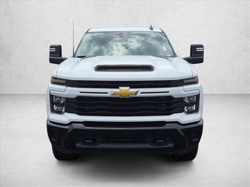 Used 2024 Chevrolet Silverado 2500 Custom w/ Custom Convenience Package AWD/4WD image 2