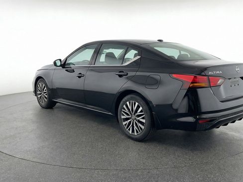 Used 2025 Nissan Altima 2.5 SV image 6