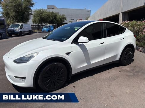 Used 2022 Tesla Model Y Long Range AWD/4WD image 1