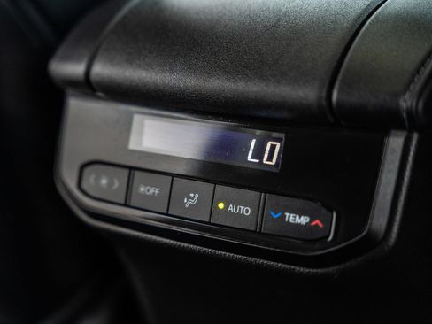 Used 2021 Toyota Highlander Limited AWD/4WD image 36