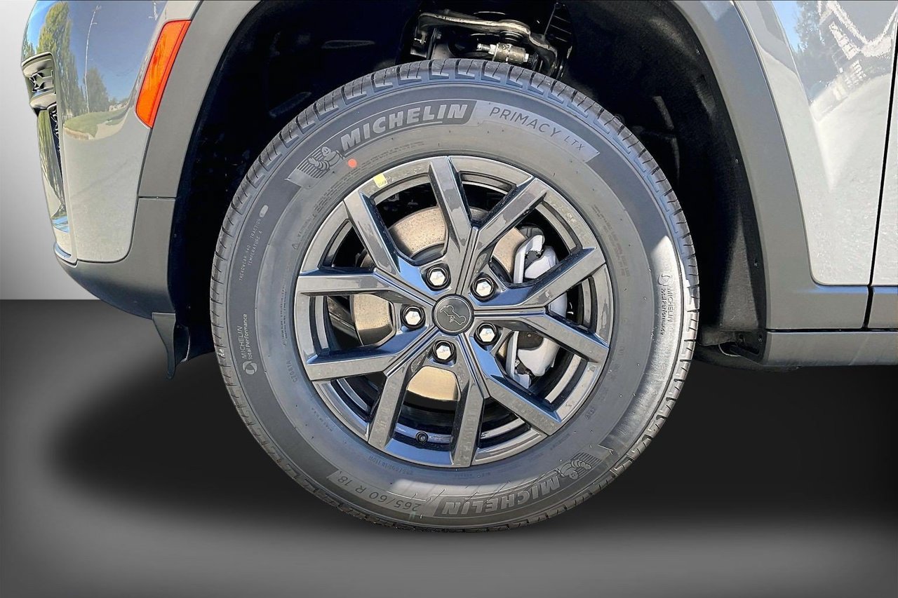 New 2027 Jeep Grand Cherokee Altitude RWD image 28
