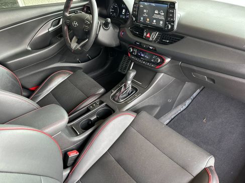 Used 2018 Hyundai Elantra GT Sport FWD image 16