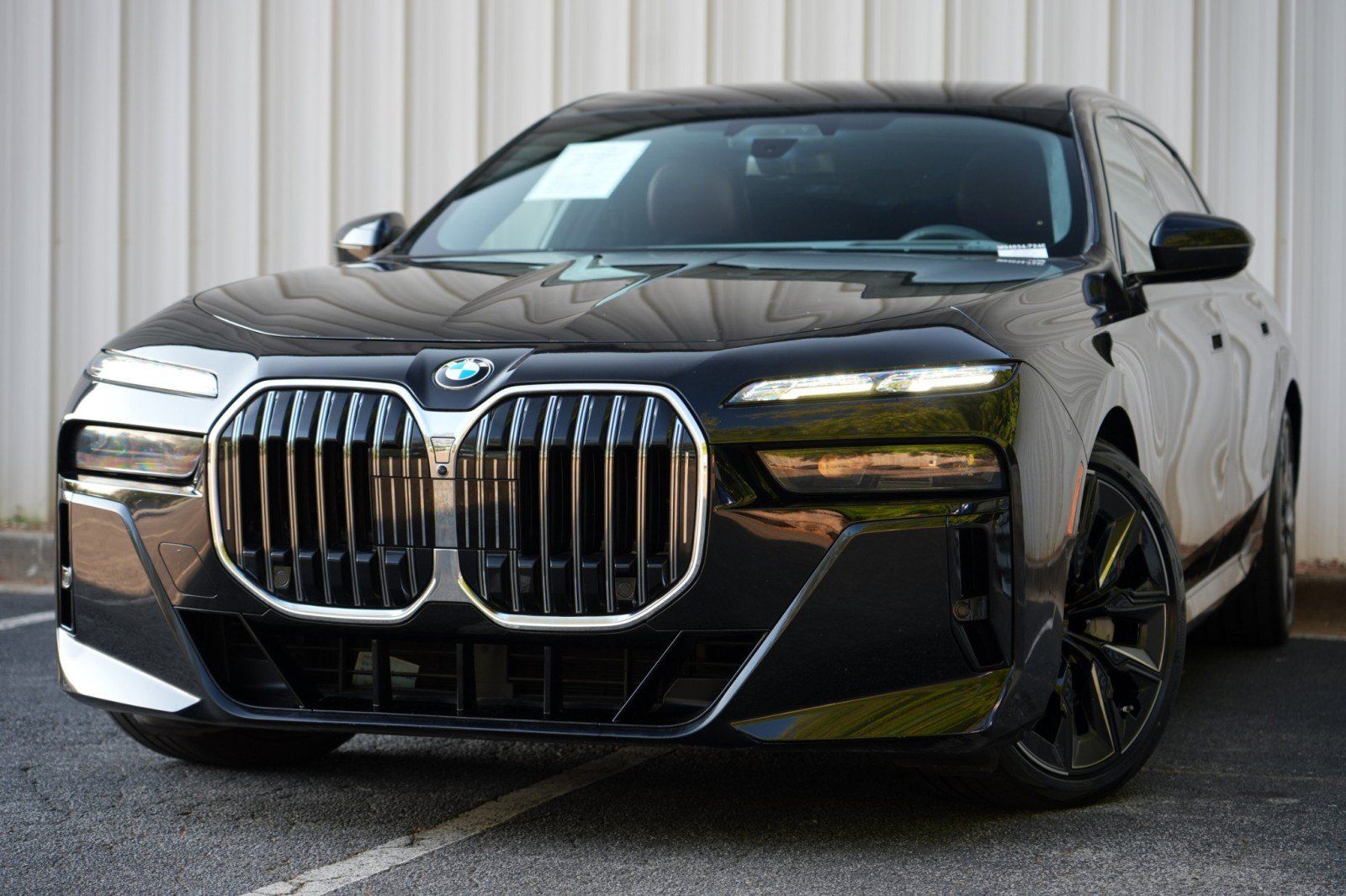Used 2023 BMW 760i xDrive w/ Executive Package AWD/4WD image 3