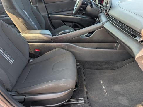 Used 2025 Hyundai Elantra Sport FWD image 24