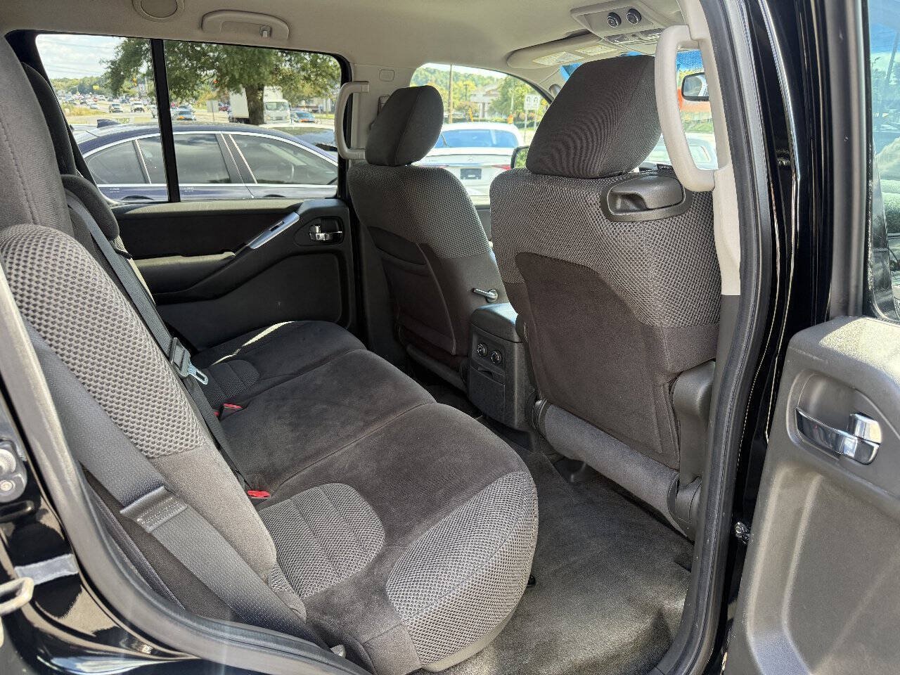 Used 2012 Nissan Pathfinder SV AWD/4WD image 16