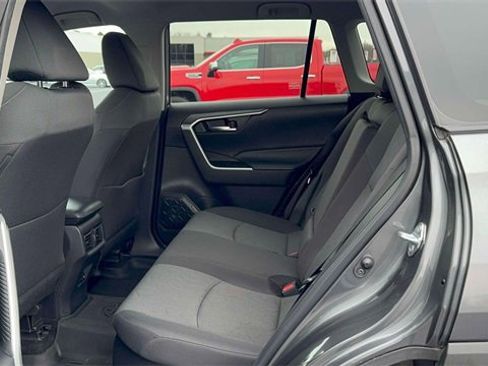 Used 2021 Toyota RAV4 XLE image 10